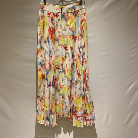 Alice and Olivia NWT watercolor skirt. 
Size 4 - Picture 3 of 11